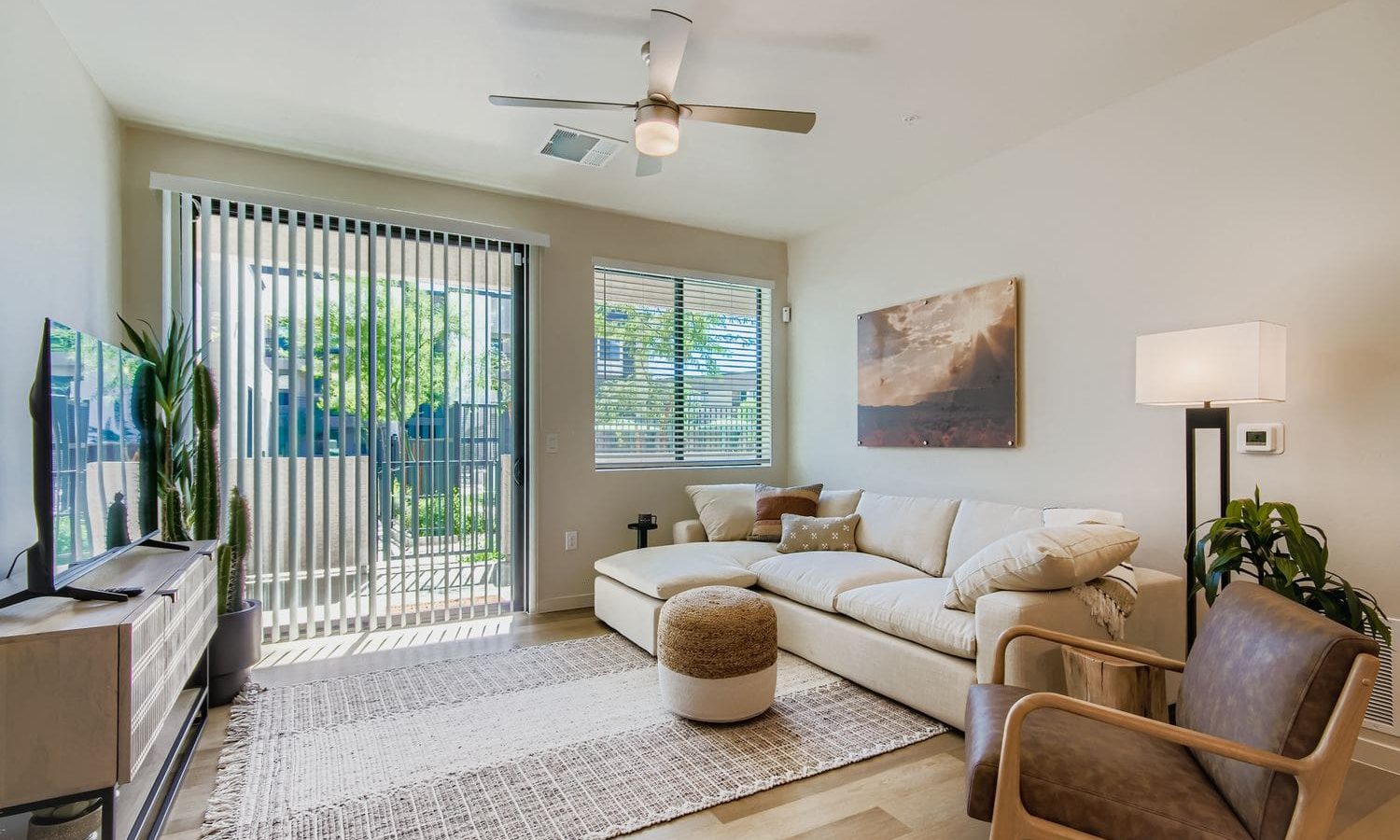 31700 N 29th Ave - Web Quality - 002 - 03 Living Room